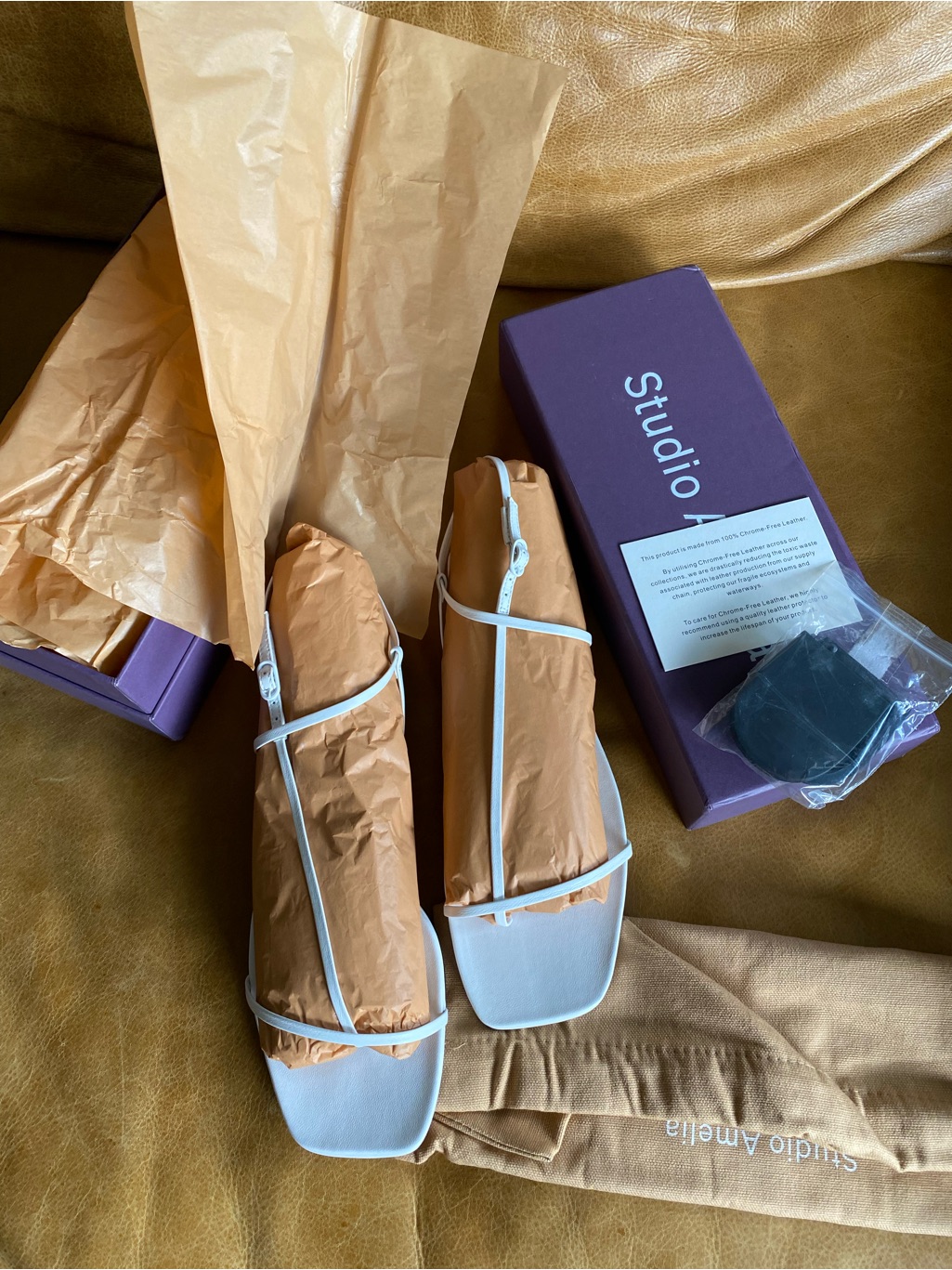 Studio Amelia Cross Front Flat Shoes Strap Sandals Size 39 New White Retail $325 — image 3 of 8